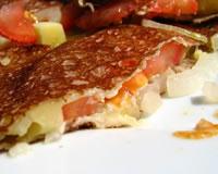 Galette végétarienne au cantal, tomates, oignons caramélisés au cantal