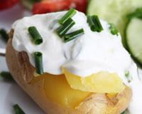 Pommes de terre en robe des champs au fromage blanc et à la ciboulette