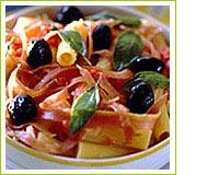 Rigatoni au jambon cru et olives noires
