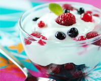 Verrines de mousse de yaourt Bio, fruits rouges et menthe