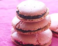 Macarons roses au chocolat