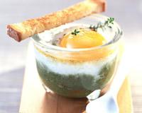 Oeufs cocotte aux poivrons verts