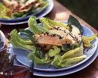 Salade romaine au poulet mariné