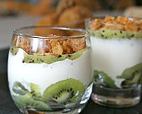 Verrines de kiwis, crème mascarpone et son crumble