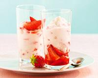 Verrines de fraises au fromage blanc en faisselle