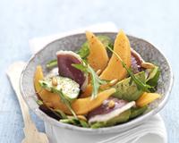 Salade de melon et d'avocat au magret fumé