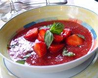 Soupe de fraises au basilic