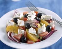 Salade de feta, tomates et oignons rouges