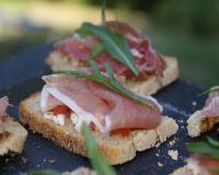 Bruschetta mozzarella et jambon italien