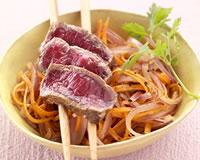 Tataki de Boeuf charolais du Bourbonnais IGP, salade d'oignons et de carottes