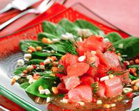 Salade de thon mariné au poivre rose