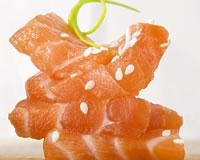 Sashimis de saumon aux graines de sésame