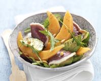 Salade de melon du Quercy et d'avocat au magret fumé