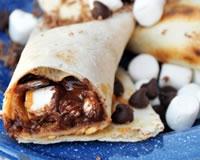 Wraps au chocolat, chamallows et glace à la vanille