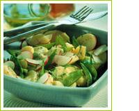 Salade de pommes de terre aux pois gourmands et radis roses