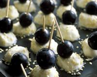 Mozzarella au sésame et au raisin noir