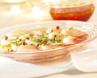 Carpaccio de st jacques et vinaigrette de cranberry ocean spray