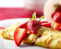 Crêpes dentelles et fraises de Plougastel à la crème