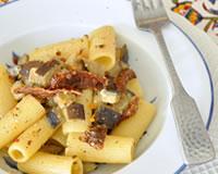 Rigatoni aux aubergines et tomates sechées