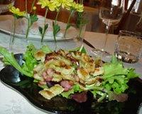 Salade aux lardons et ravioles