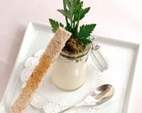 Mousse de chou-fleur au caviar, coulis d'herbes