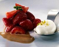 Mousse de lait aux fraises