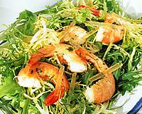 Salade de crevettes aux baies roses et à l'aneth