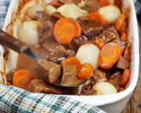 Boeuf bourguignon aux oignons blancs