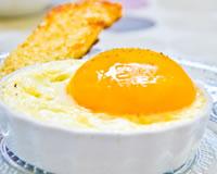 Oeufs cocotte à l'emmental de Savoie