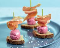 Piques de jambon de parme, sorbet cerise