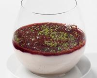 Panacotta de cranberry, pistaches croquantes