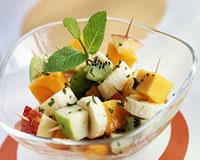 Salade de fruits en brochettes
