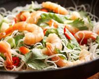 Saumon et crevettes au chou chinois au wok