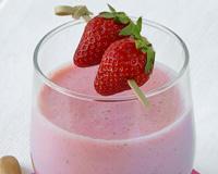 Smoothie aux fraises, fromage blanc et menthe