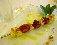 Brochettes d'ananas et de fraises caramélisées à la vergeoise