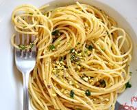Spaghetti aux anchois et aux pistaches