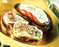 Toasts aux tomates, endives et gruyère