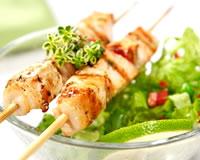 Brochettes de poulet, sauce au yaourt