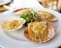 Coquilles de Saint Jacques gratinées et sa fondue de carottes et poireaux