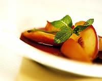 Nectarines au coulis de framboises