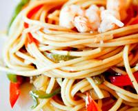 Spaghettis au poulet et aux crevettes