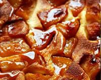 Flognarde aux pommes sous le caramel