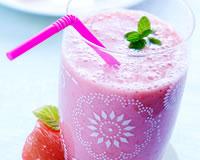 Smoothie pamplemousse de Floride, banane, gingembre et fraise