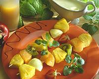 Brochettes de fruits exotiques en papillote