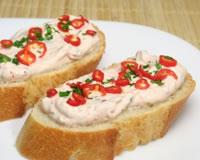 Tartines au fromage blanc pimenté