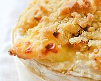 Camembert au four et crumble aux fruits secs